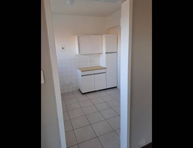 2 BEDROOM PROPERTY TO RENT IN FLORIDA LAKE